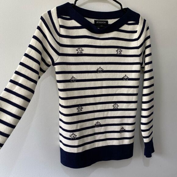 Jessica navy sweater with jewel flowers - Picture 5 of 7